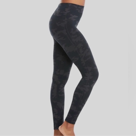 Spanx camouflage legging size‎ small - Picture 1 of 5